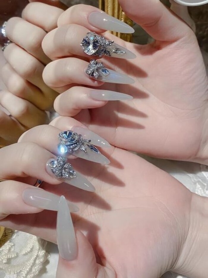 Top 30+ mẫu nail xinh cho cô dâu đẹp, ấn tượng, lộng lẫy