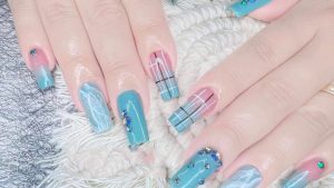 Gợi ý những mẫu nail màu xanh ngọc bích trẻ trung trendy 2024