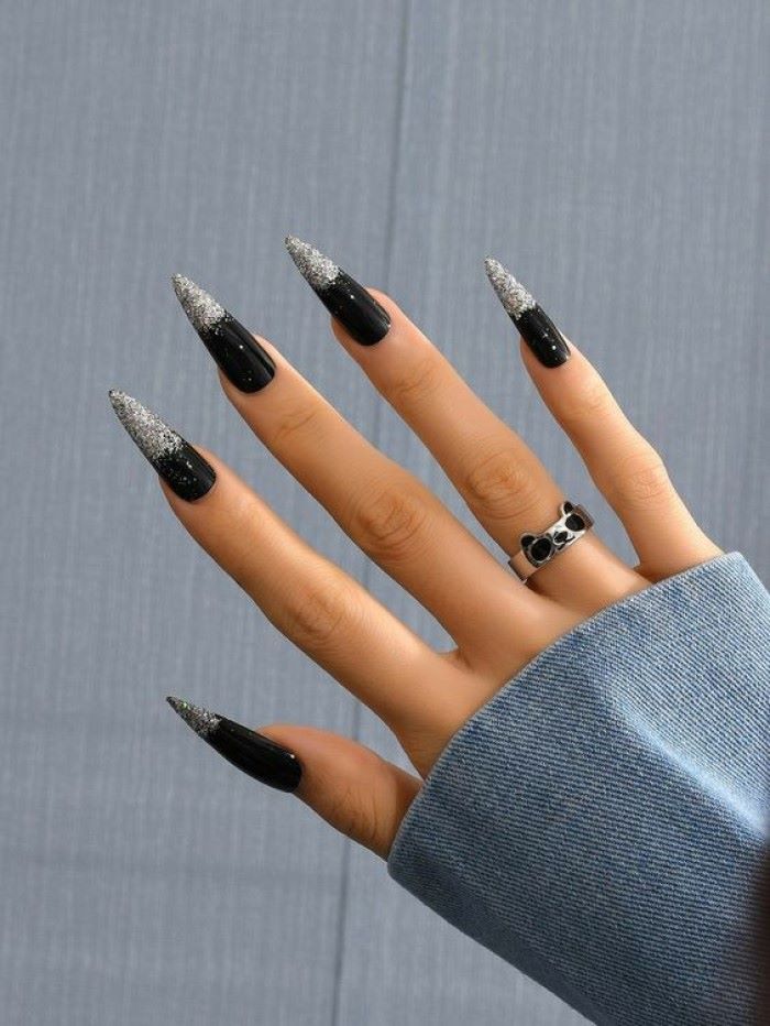 những mẫu nail màu đen đẹp nhất