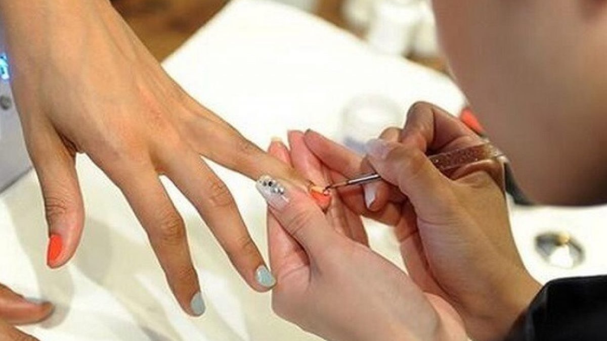 Phụ phí nail là gì? Tại sao lại có phụ phí khi làm nail