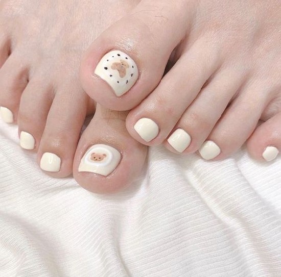 15 mẫu nail chân màu trắng tinh tế nhẹ nhàng