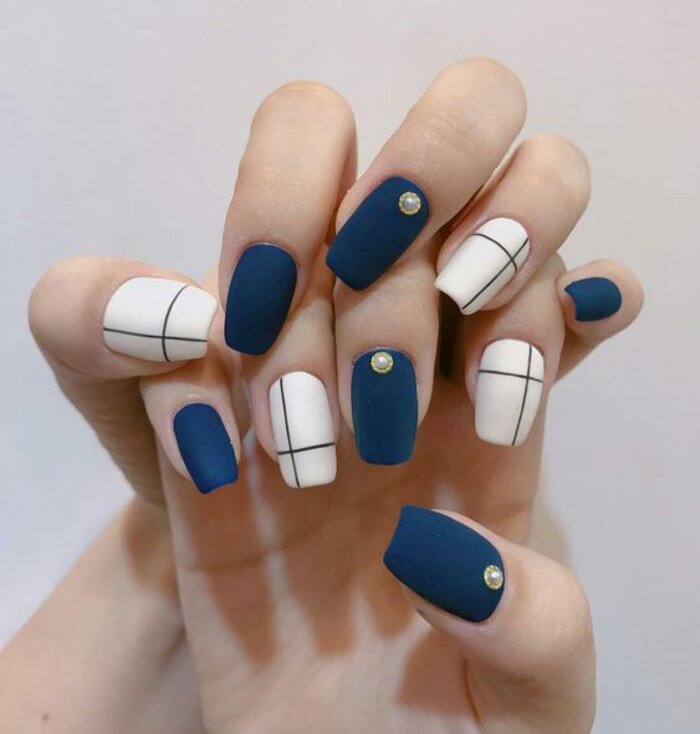 mẫu nail màu xanh dương đẹp đơn giản