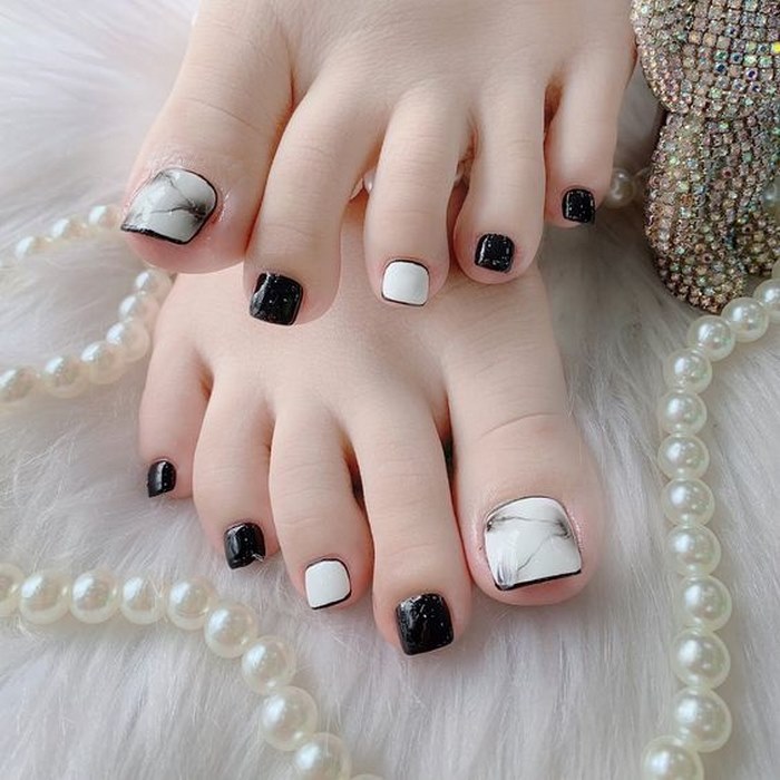 mẫu nails chân đẹp cho người trung tuổi đơn giản xinh