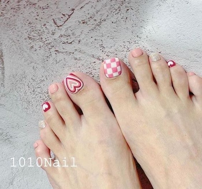 nail chân màu hồng đơn giản