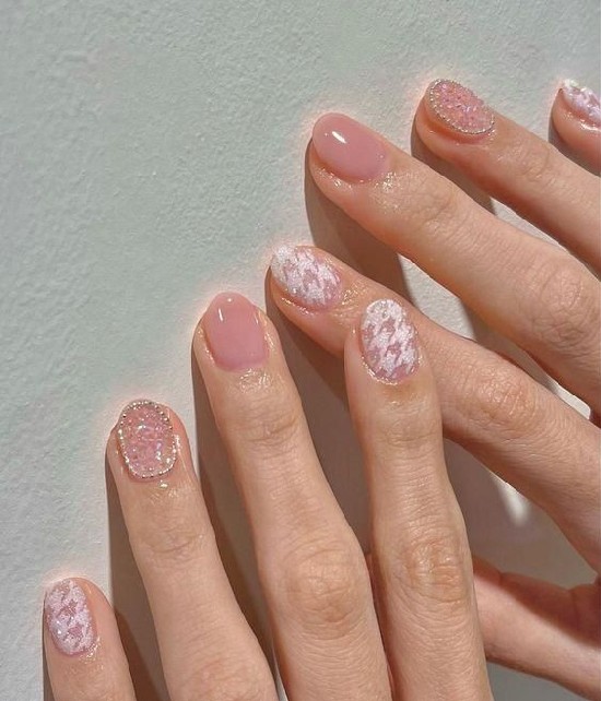 nail hồng trắng