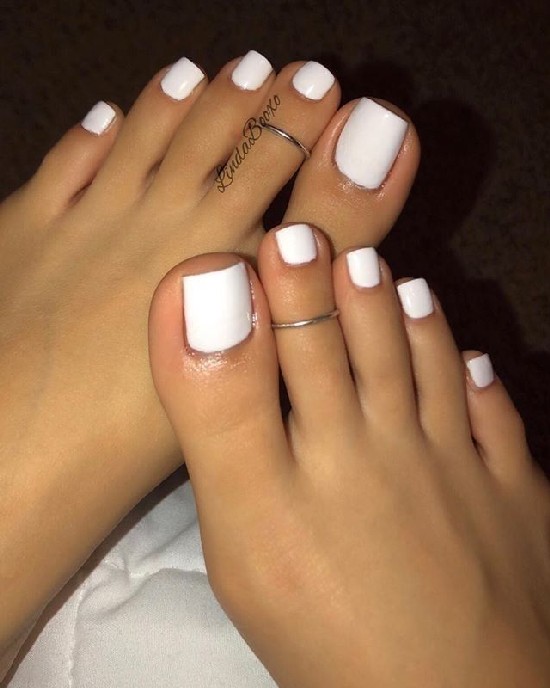 nail móng chân màu trắng