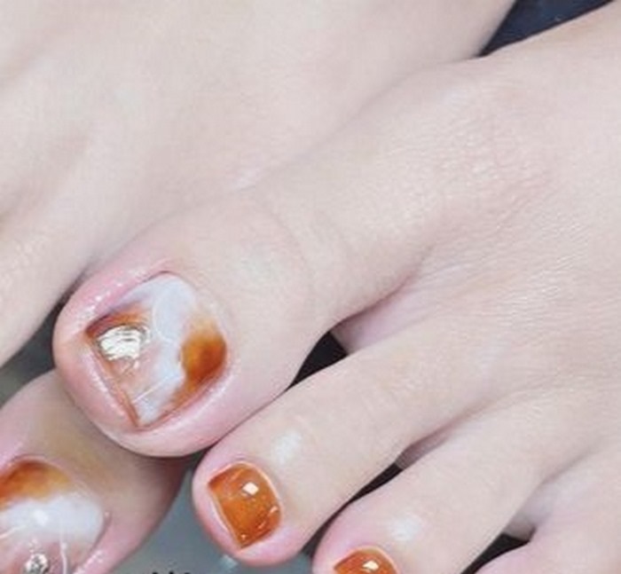nails chân cho người lớn tuổi xinh đơn giản