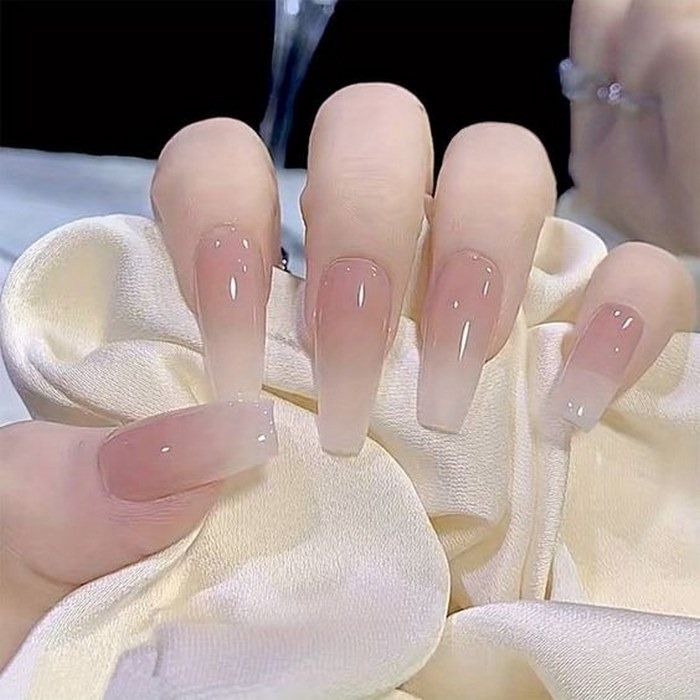 nails trong suốt