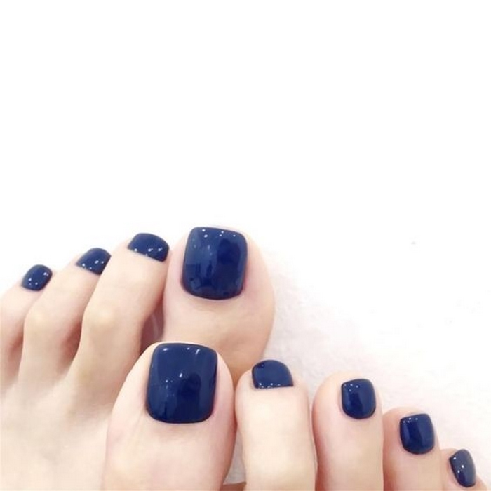 sơn móng chân xanh xinh đơn giản