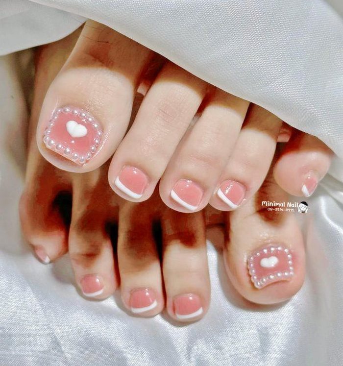 sơn nail chân hồng đơn giản