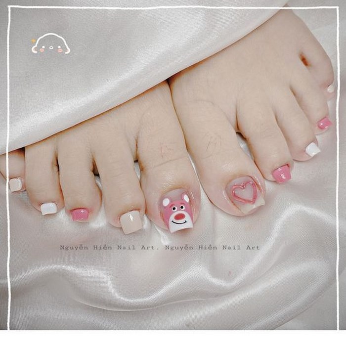 sơn nail chân màu hồng đơn giản