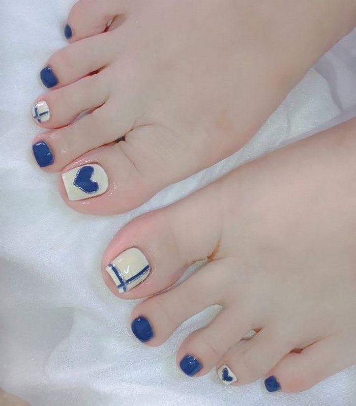 sơn nails chân xanh đơn giản xinh