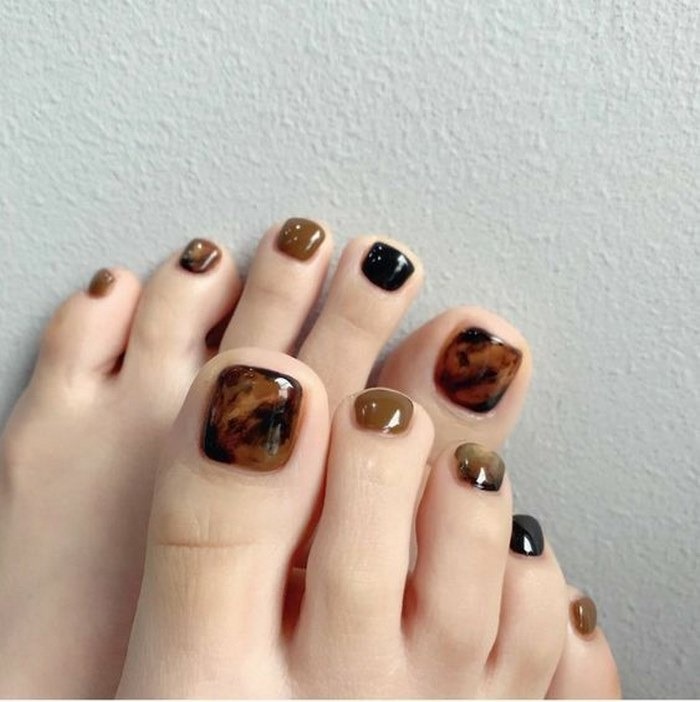 vẽ nails chân đẹp cho người trung tuổi