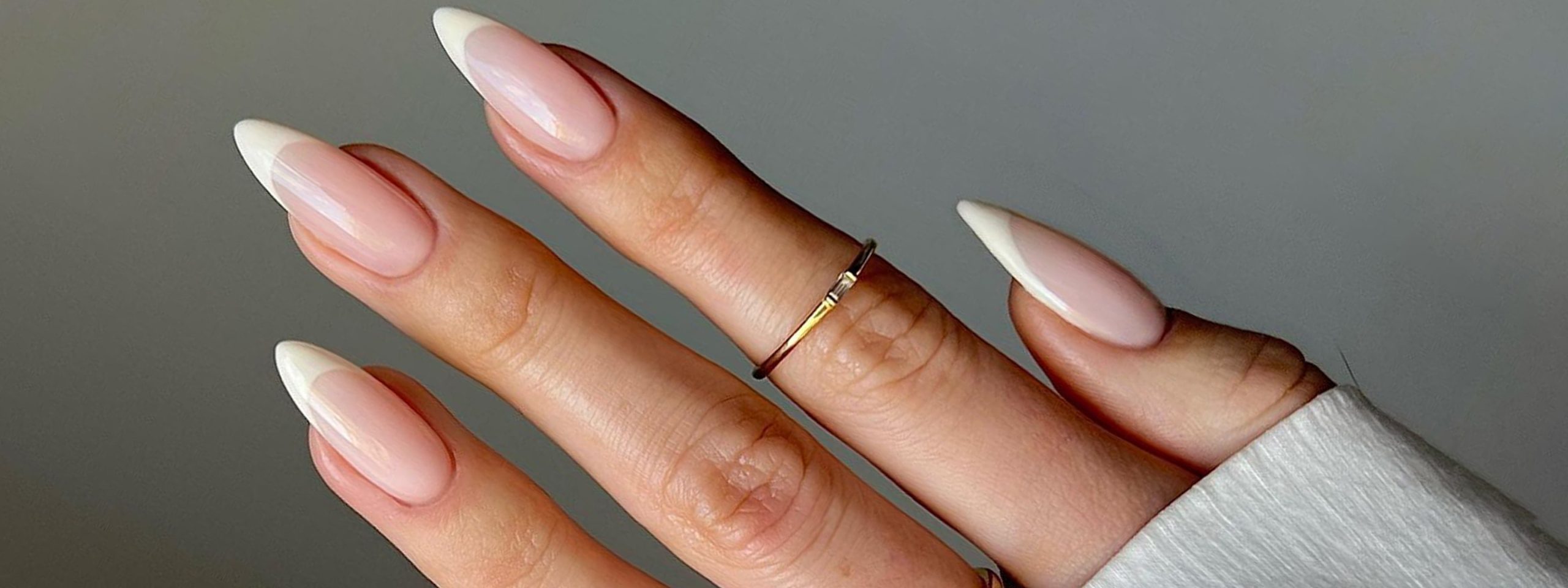 French nail thể hiện thanh lịch và cổ điển như quý bà người Pháp
