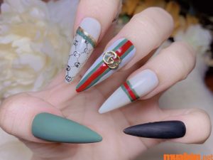 Mẫu nail Gucci: Sự tinh tế và phong cách đẳng cấp từ thương hiệu thời trang hàng đầu