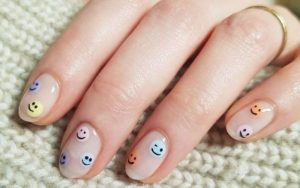 Nail mặt cười: Sự vui vẻ thể hiện qua bộ nail mỉm cười