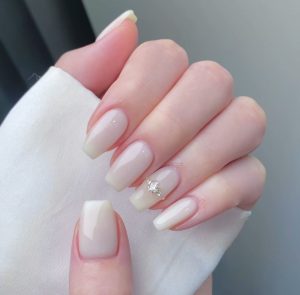 Top 20+ mẫu nail trắng thanh lịch – đơn giản cho quý cô