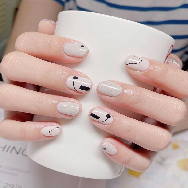 Họa tiết đơn giản cho bộ nail trắng