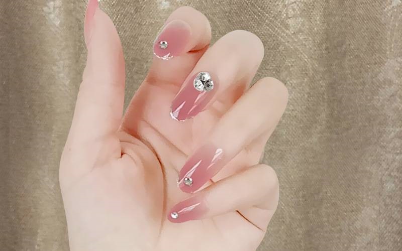 Mẫu nail đính đã 1 điểm dễ thương thanh lịch