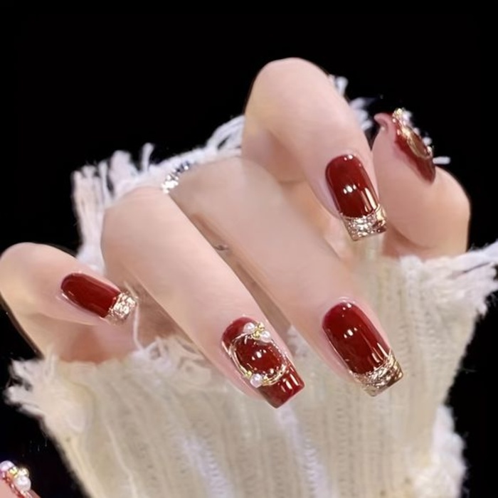 Mẫu nail đính đá cực sang chảnh