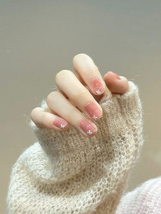 Mẫu nail Hàn Quốc nữ tính mềm mại