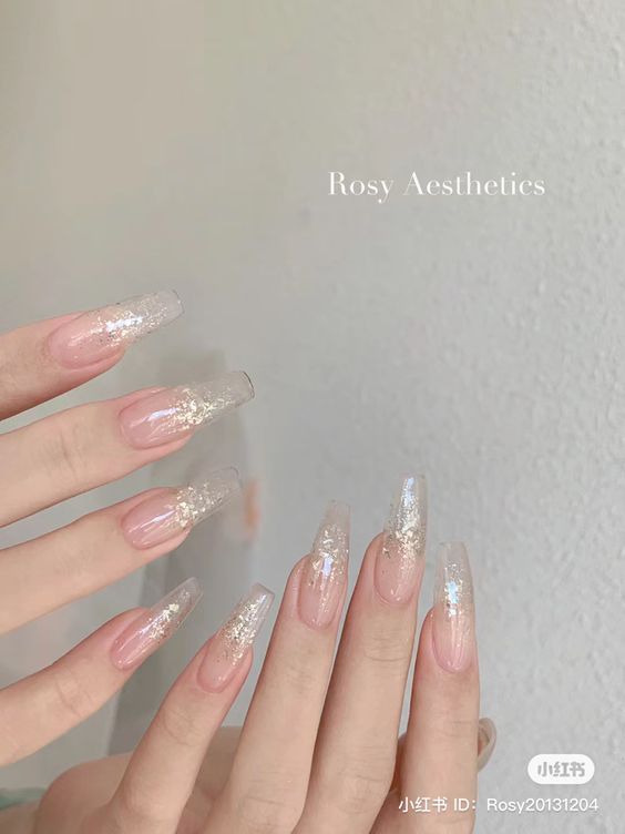 Mẫu nail kim tuyến cuốn hút