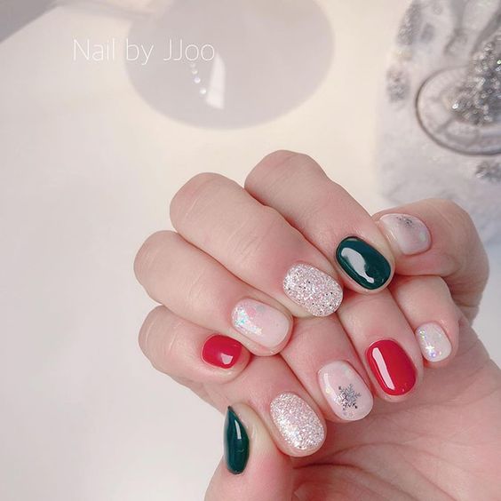 Mẫu nail màu noel