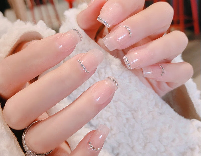 Mẫu nail ombre nhẹ nhàng cực xinh cho bạn gái đi học