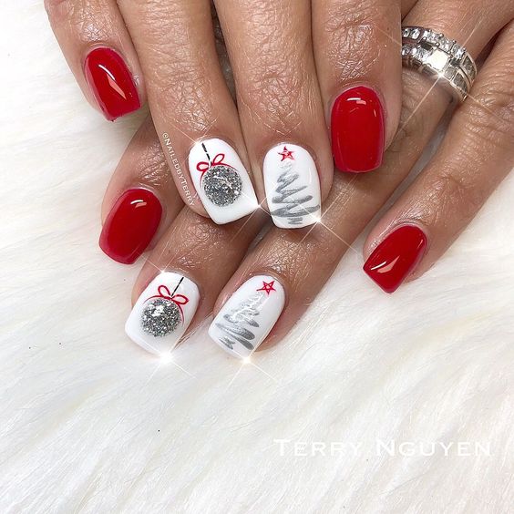 Mẫu nail quả cầu trang trí giáng sinh