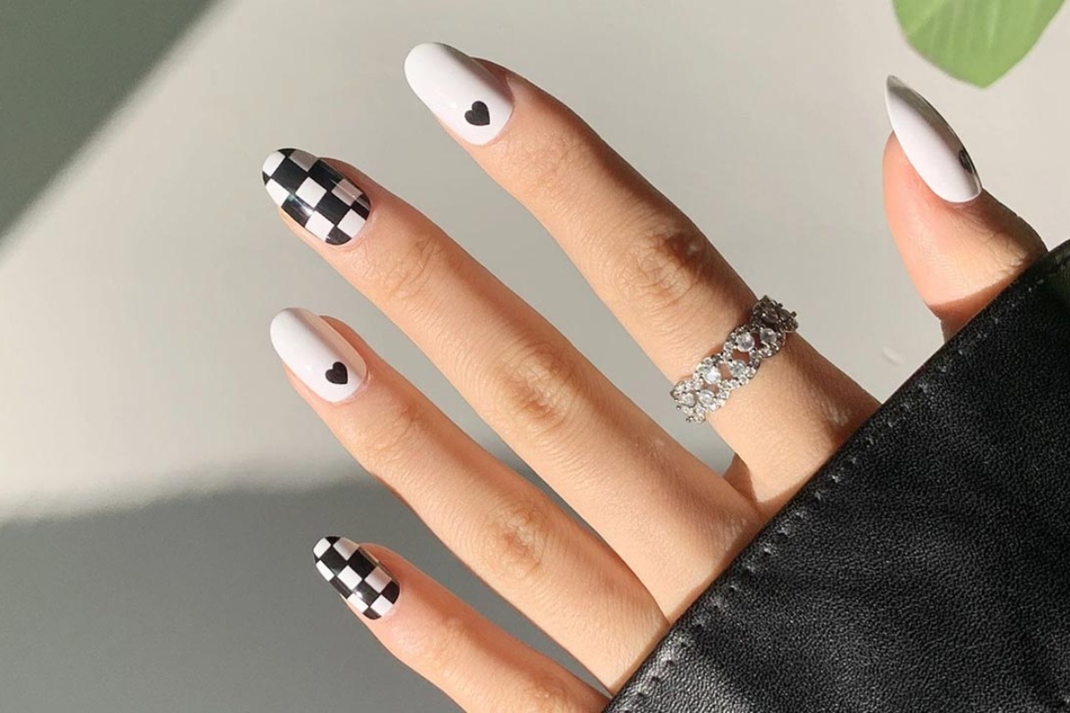 Mẫu nail trắng cùng họa tiết