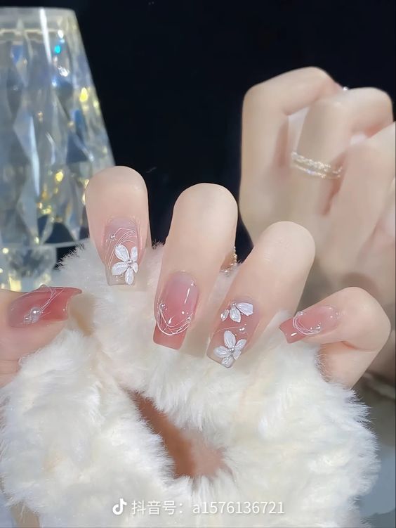 Nail họa tiết hoa