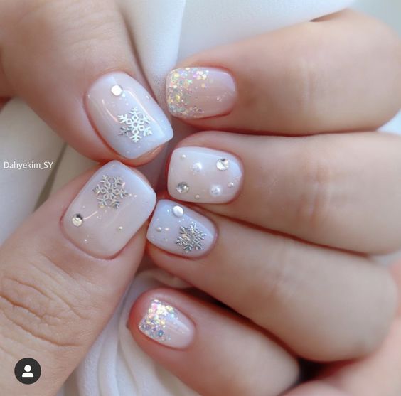 Nail bong tuyết độc đáo