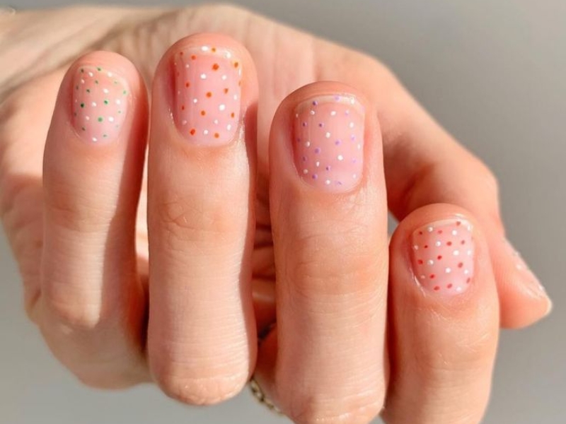 Nail họa tiết chấm bi