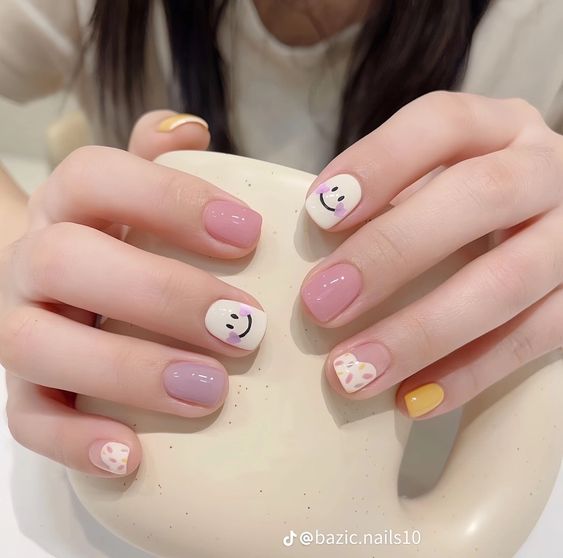 Nail hạo tiết mặt cười