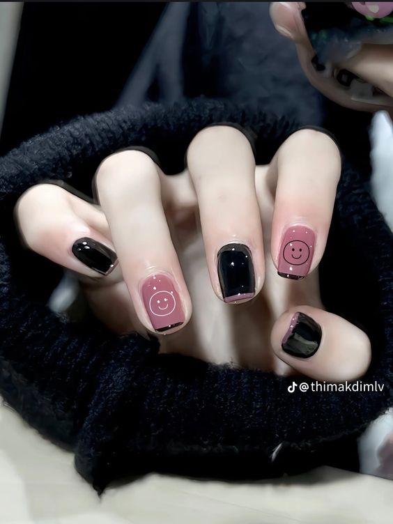 Nail mặt cười độc đáo