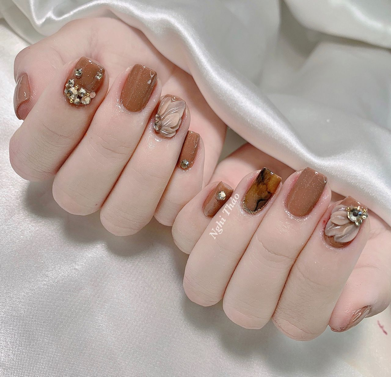 Nail màu nâu đất