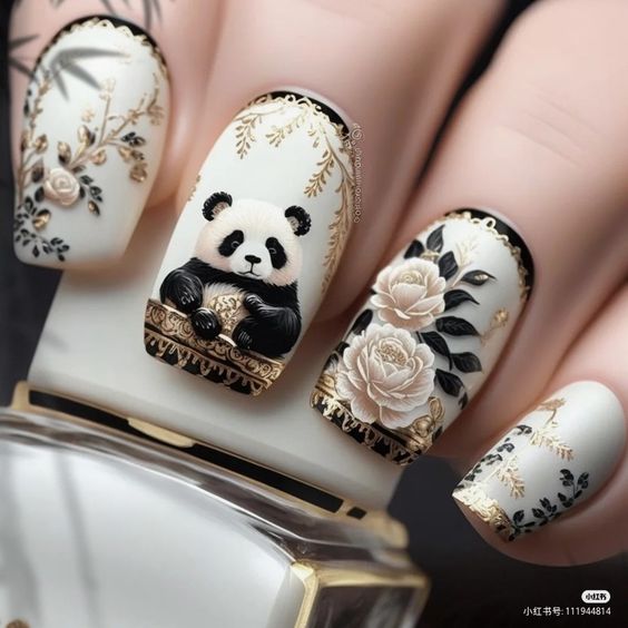 Chiếc nail cực sang hình gấu trúc