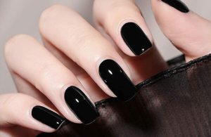 Top 20+ mẫu nail đen cá tính cực hot trend 2025