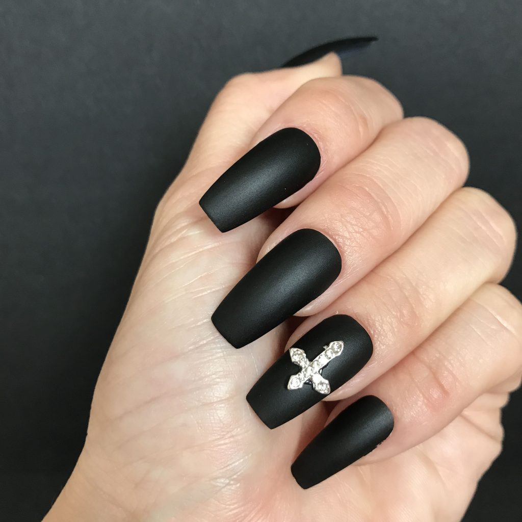 Mẫu nail đen tuyền