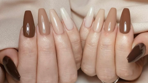 15+ mẫu nail nâu tây hot trend 2025 sang chảnh tôn da