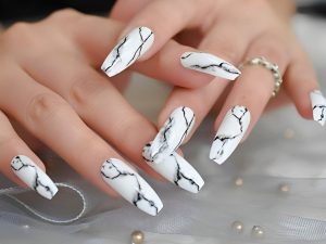 Top 10+ mẫu nail vân đá đẹp, sang trọng hot nhất 2025