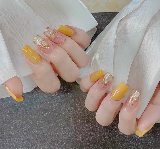 Top 10+ mẫu nail vàng đẹp, cực hot trend