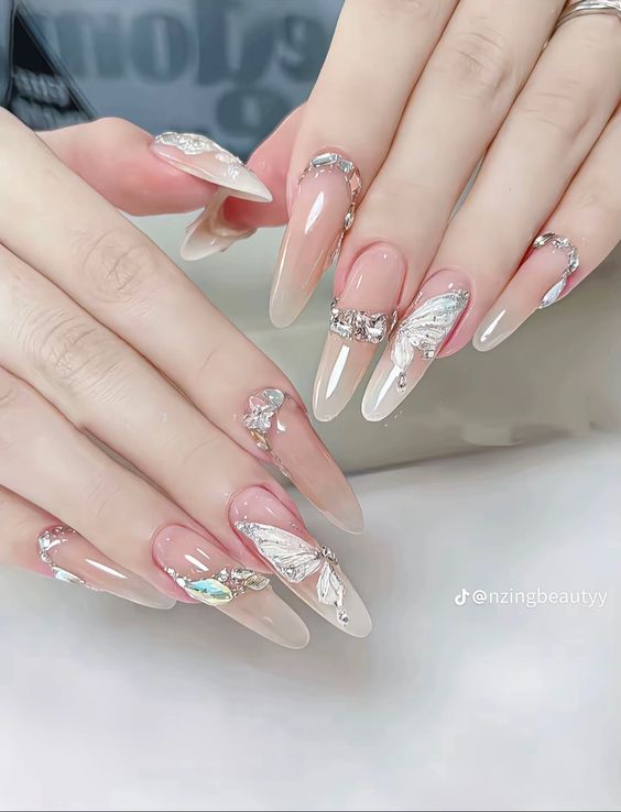 Nail art đính đá