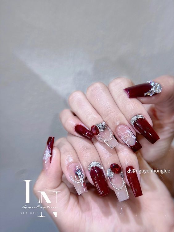 Nail đỏ rượu đính đá