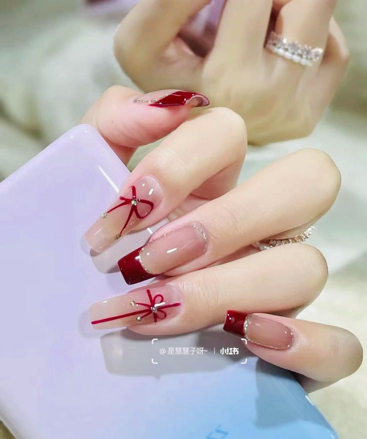 Nail đỏ rượu họa tiết