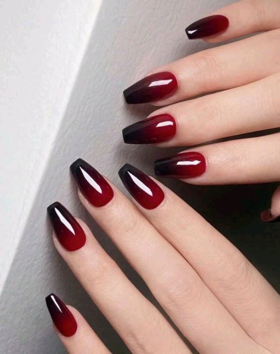 Nail đỏ rượu Ombre