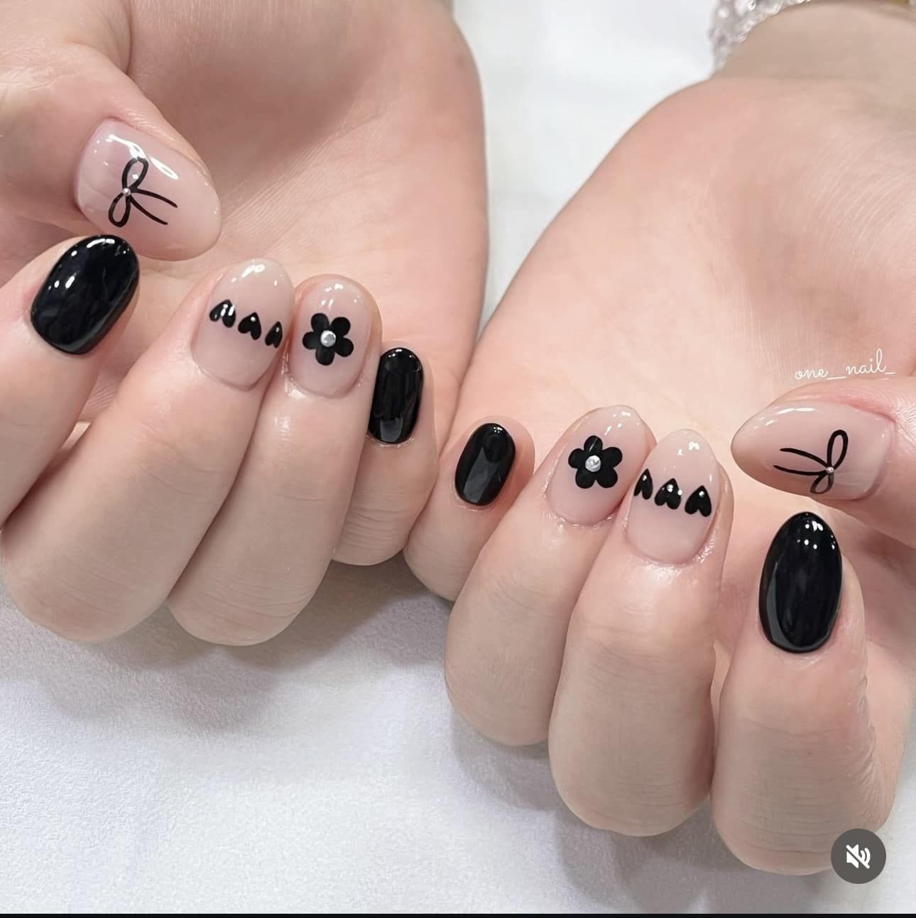 Nail nơ kết hợp cùng hoa