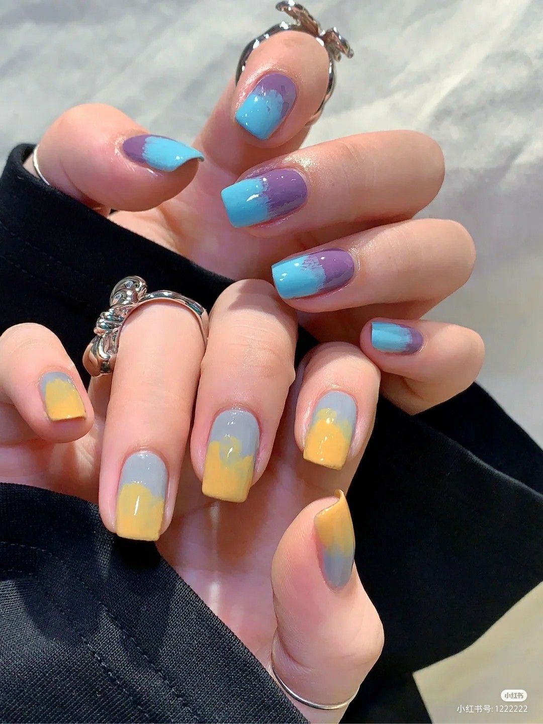 Nail ombre pha màu đối lập