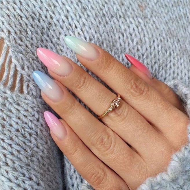 Nail ombre tone pastel