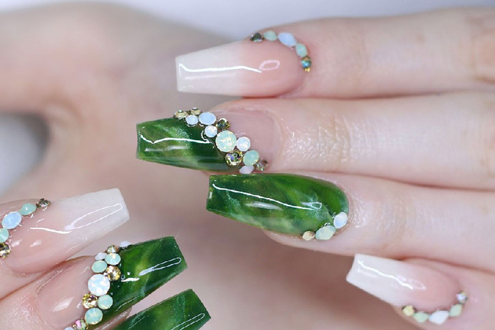 Nail vân đá kết hợp với họa tiết độc đáo